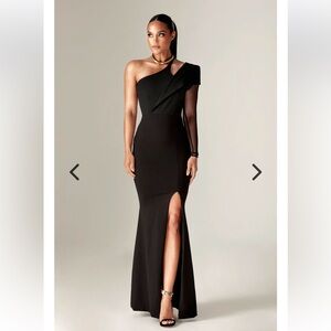 Alieva Abigail One Sleeve Maxi Dress